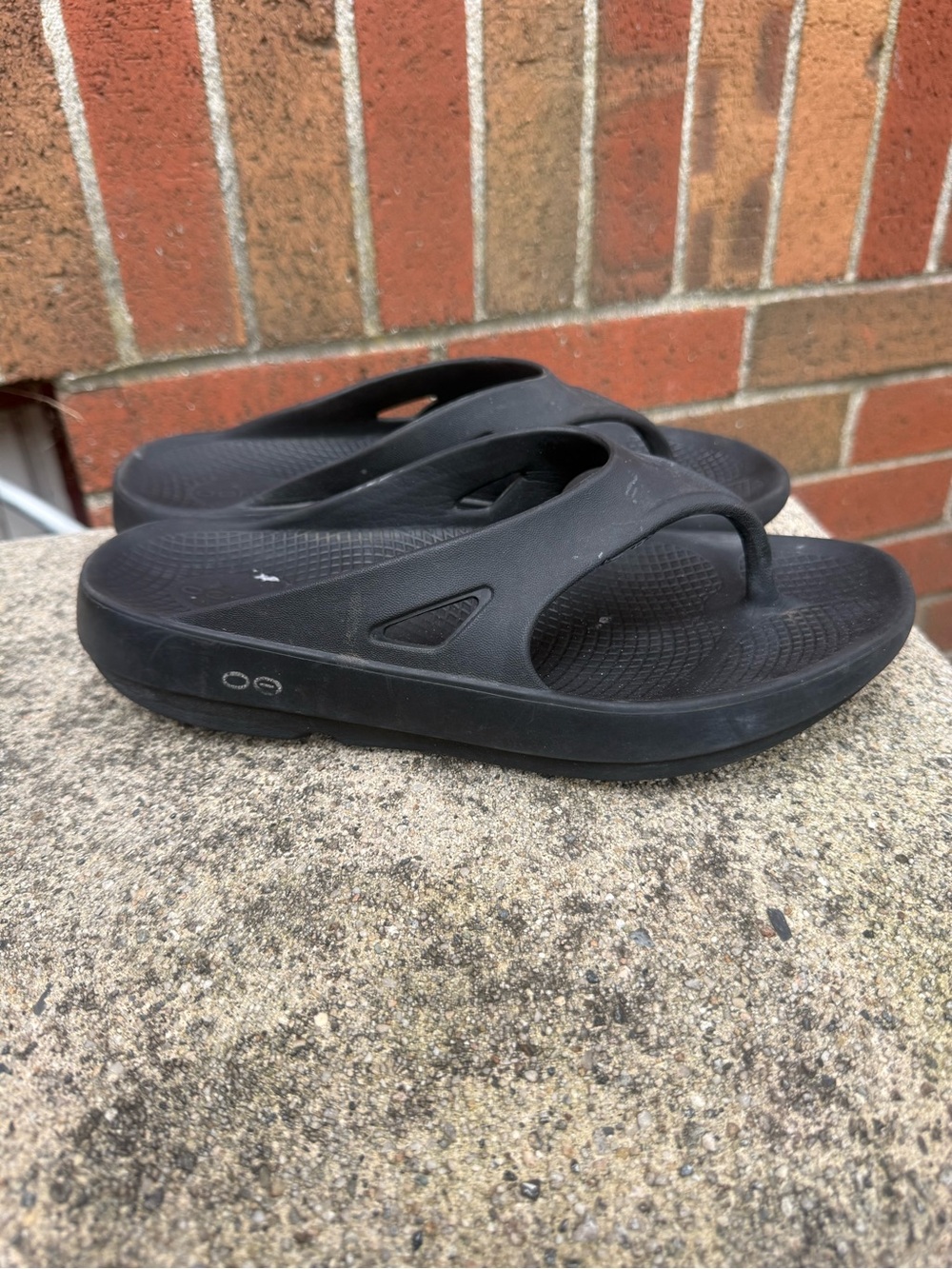 OOFOS OOriginal Black Recovery Thong Sandals Flip Flops Men’s 7 Women’s 9